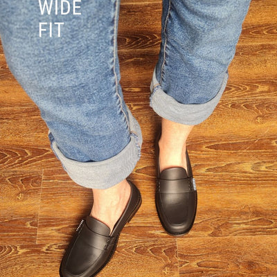 Assures: women's work shoe